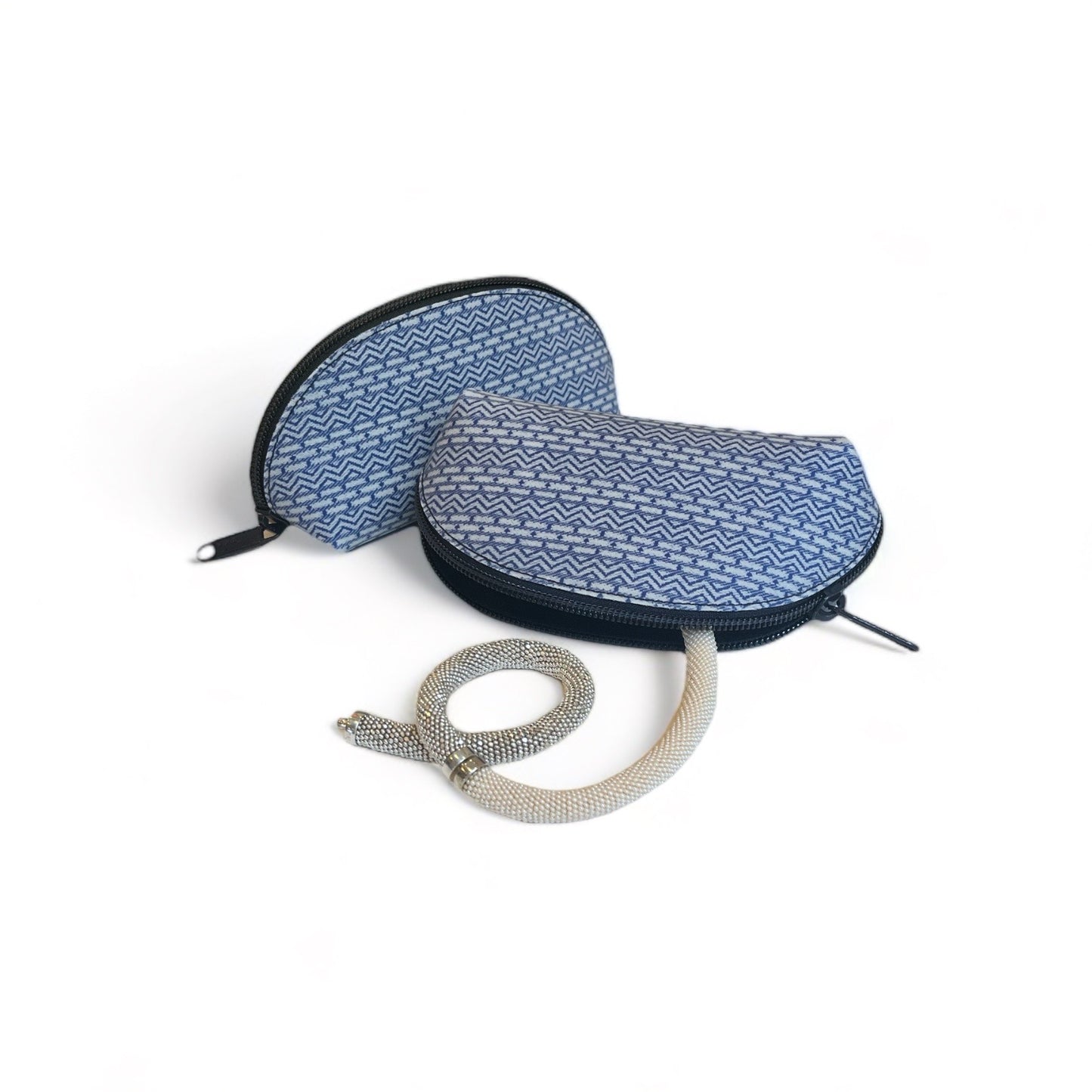 Zackenstreif Rounded Pouch