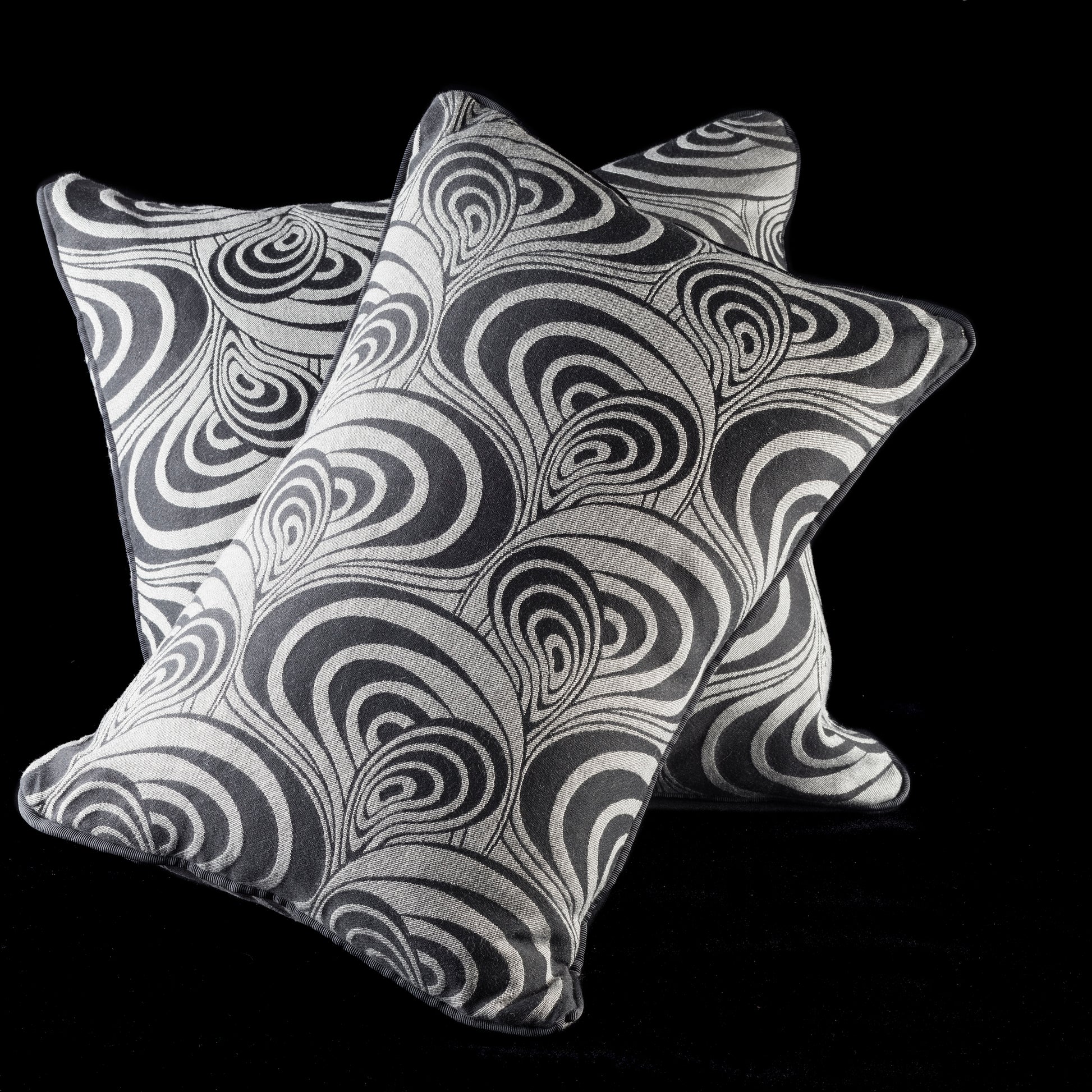 Black and Gray Föhn Cushion