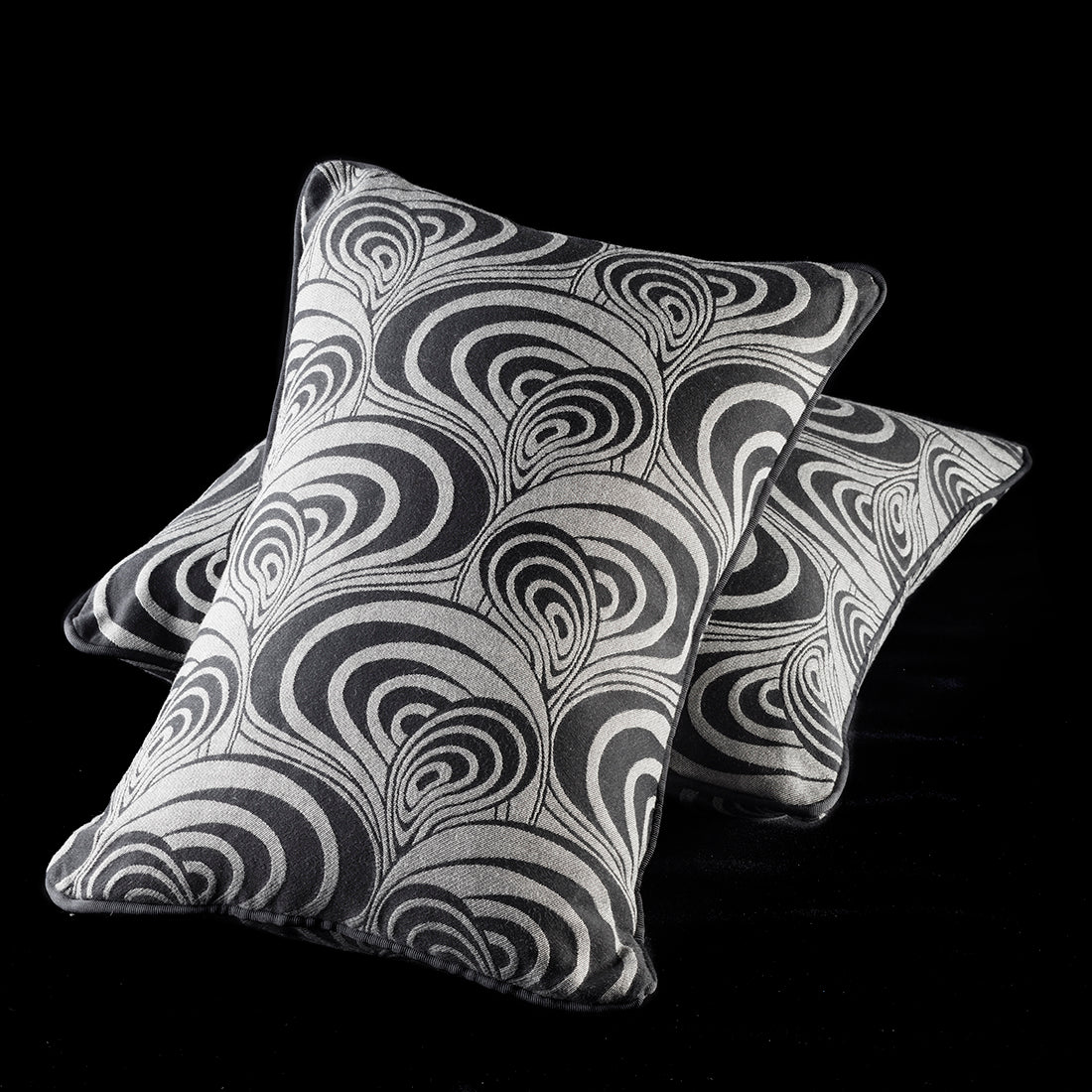 Black and Gray Föhn Cushion