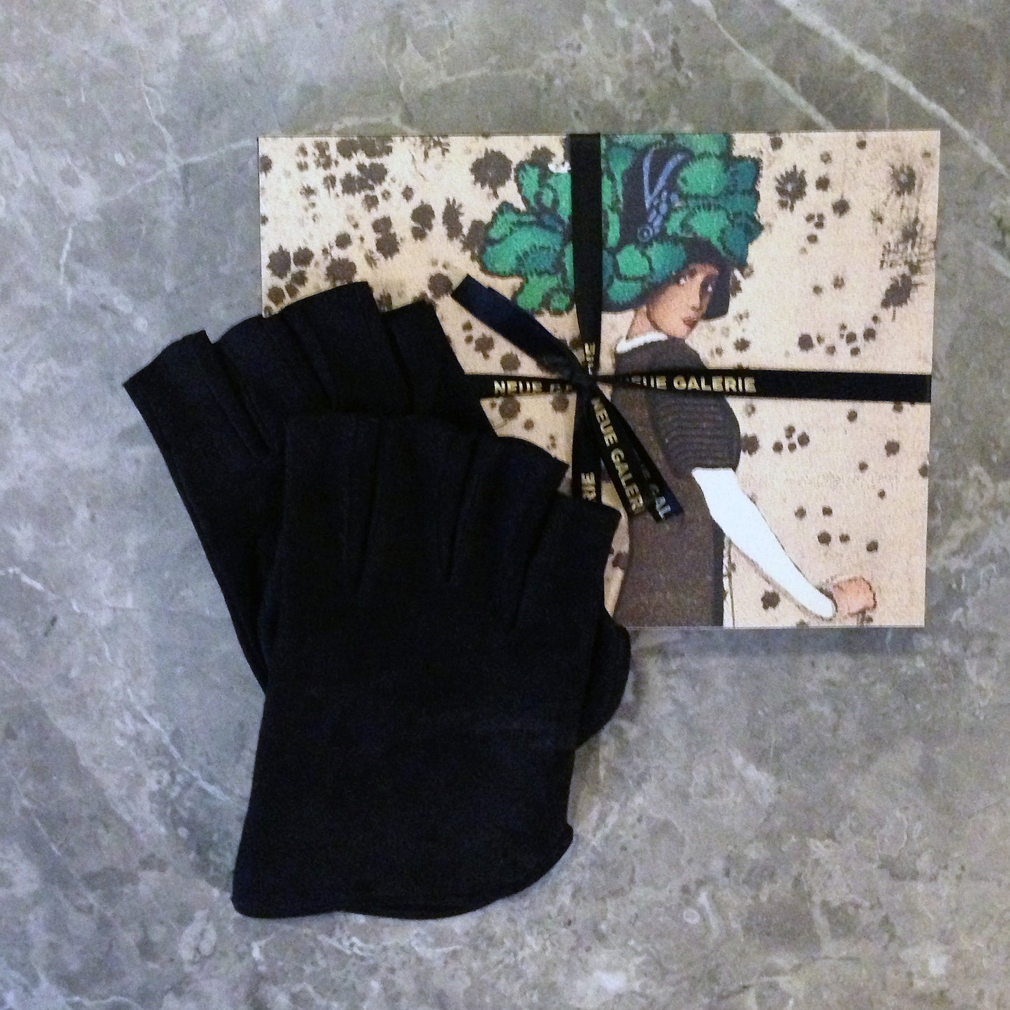 Rosalinde Coquette Glove